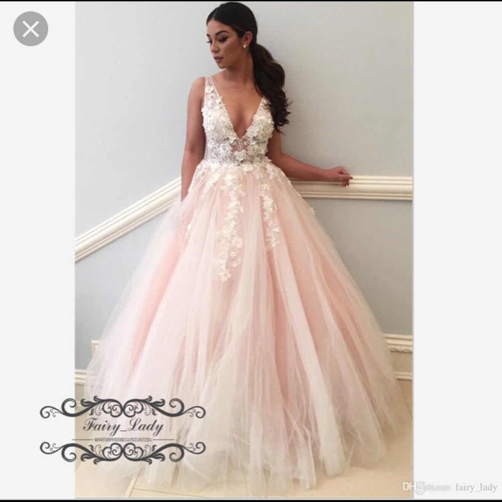 ISO PROM DRESSES‼️😍